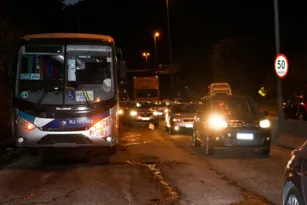 Imagem ilustrativa da imagem Ônibus enguiça em Niterói e prejudica volta para São Gonçalo