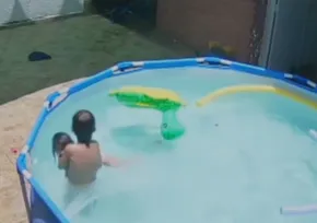 Imagem ilustrativa da imagem Vídeo: Menino salva irmã de um ano de se afogar em piscina em SP