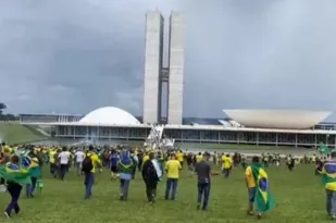Imagem ilustrativa da imagem Bolsonaristas invadem o Congresso Nacional