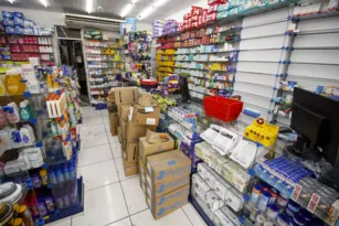 Imagem ilustrativa da imagem Idosos que furtaram farmácia no Rio já agiram em caso semelhante