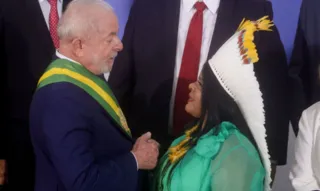 Imagem ilustrativa da imagem Sônia Guajajara é empossada primeira ministra indígena do Brasil