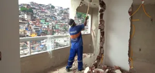 Imagem ilustrativa da imagem Construção irregular de 10 andares é demolida na Zona Sul do Rio