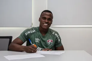 Imagem ilustrativa da imagem Fluminense anuncia renovação de contrato com meia