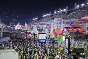 Imagem ilustrativa da imagem Corrida por ingressos para assistir ao Carnaval na Sapucaí