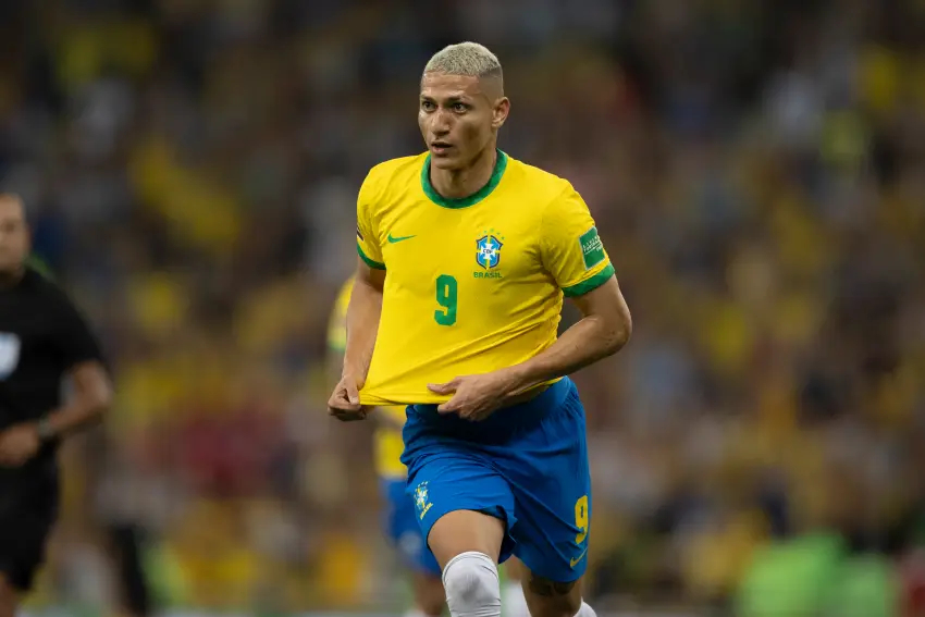 Richarlison desponta como grande candidato à 9 do Brasil na Copa