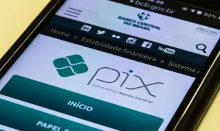 Imagem ilustrativa da imagem Após repercussão negativa, Planalto manda cancelar cobrança em Pix