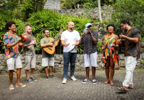 Imagem ilustrativa da imagem Arraiá gratuito em Niterói mistura festa junina com samba