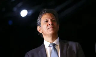 Imagem ilustrativa da imagem Assaltantes invadem quintal da casa do ministro Fernando Haddad