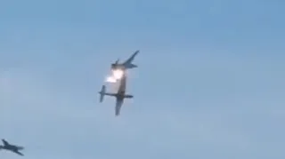 Imagem ilustrativa da imagem Aviões da Força Aérea se chocam no ar na Colômbia; vídeo