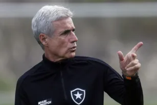 Imagem ilustrativa da imagem Botafogo anuncia oficialmente saída do técnico Luís Castro