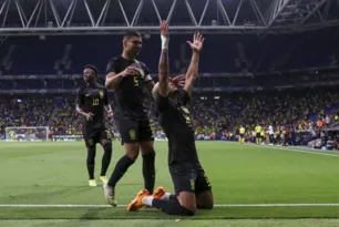 Imagem ilustrativa da imagem Brasil vence Guiné em jogo marcado por campanha antirracista