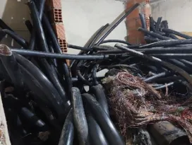 Imagem ilustrativa da imagem Cerca 100 toneladas de cabos são apreendidas em uma casa no Rio