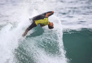 Imagem ilustrativa da imagem Chileno vence etapa de bodyboard em praia em Niterói