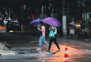 Imagem ilustrativa da imagem Chuva intensa deixa Niterói em estágio de atenção
