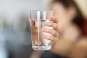 Imagem ilustrativa da imagem Como calcular a quantidade ideal de água para a sua saúde?
