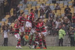 Imagem ilustrativa da imagem Flamengo goleia Vasco pelo Brasileirão e sobe na tabela