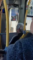 Imagem ilustrativa da imagem Idoso é agredido por pedir lugar para sentar em ônibus