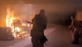 Imagem ilustrativa da imagem Incêndio assusta em estacionamento de prédio da Prefeitura do Rio