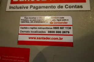 Imagem ilustrativa da imagem Ladrões montam falsa central de atendimento em banco de Niterói