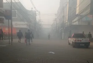 Imagem ilustrativa da imagem Lixão pega fogo em Teresópolis e fumaça encobre cidade; vídeo