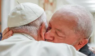 Imagem ilustrativa da imagem Lula conversa com o papa no Vaticano sobre a paz no mundo