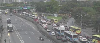 Imagem ilustrativa da imagem Manhã chuvosa é marcada por trânsito lento nos acessos ao Rio