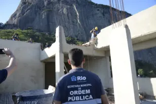 Imagem ilustrativa da imagem Mansão de luxo avaliada em R$ 2,5 milhões é demolida na Rocinha
