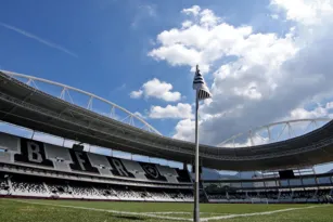 Imagem ilustrativa da imagem Martelo batido: Vasco x Fluminense será no Estádio Nilton Santos