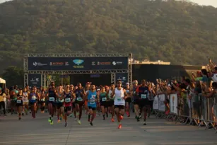 Imagem ilustrativa da imagem Meia Maratona reúne cerca de 3 mil atletas em Niterói; veja fotos