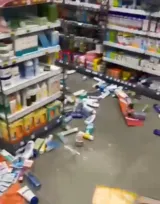 Imagem ilustrativa da imagem Morador em situação de rua invade farmácia em Niterói; vídeo