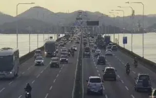 Imagem ilustrativa da imagem Motoristas levam 30 minutos para atravessar a Ponte Rio-Niterói