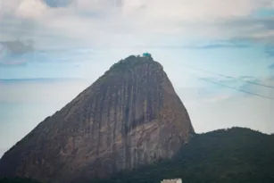 Imagem ilustrativa da imagem Obras da tirolesa no Pão de Açúcar são suspensas; entenda