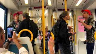 Imagem ilustrativa da imagem Passageira tenta expulsar MC brasileiro de metrô em Portugal; vídeo