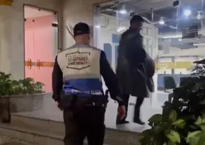 Imagem ilustrativa da imagem Vídeo mostra chegada de 'Mendigato' à DP no Centro do Rio
