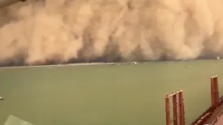 Imagem ilustrativa da imagem Vídeo: tempestade de areia assusta população no Egito