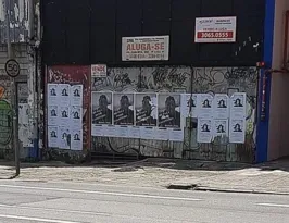 Imagem ilustrativa da imagem 'Me paga, Dodô caloteiro', diz cartaz cobrando vocalista do Pixote