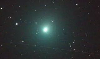 Imagem ilustrativa da imagem Cometa verde volta à Terra após 50 mil anos