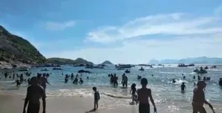 Imagem ilustrativa da imagem Jet skis perto de banhistas preocupam em praia de Niterói