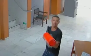 Imagem ilustrativa da imagem PF prende homem filmado ao destruir relógio no Palácio do Planalto