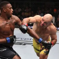 Imagem ilustrativa da imagem Campeão do UFC, Glover Teixeira anuncia que vai 'pendurar as luvas'