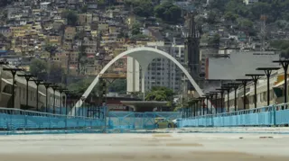Imagem ilustrativa da imagem Prefeitura e Riotur têm 24h para comprovar segurança do Sambódromo