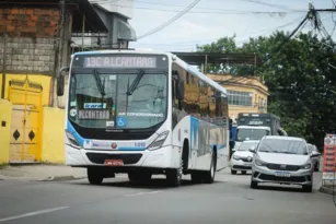 Imagem ilustrativa da imagem Ônibus voltam a circular em bairro de SG, mas clima ainda é tenso