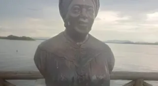 Imagem ilustrativa da imagem Busto de Maria Conga é vandalizado com símbolo nazista em Magé