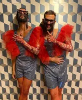 Imagem ilustrativa da imagem Ator global combina fantasia com marido para o Carnaval