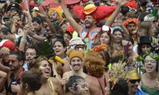 Imagem ilustrativa da imagem Cordão do Boitatá exalta democracia em retorno do carnaval de rua