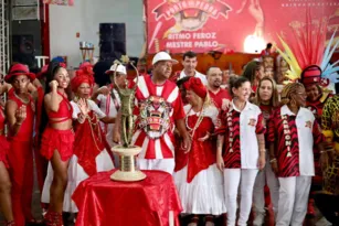 Imagem ilustrativa da imagem Porto da Pedra comemora título com desfile no Centro de São Gonçalo