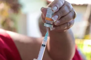 Imagem ilustrativa da imagem Vacina bivalente começa a ser aplicada em todo país