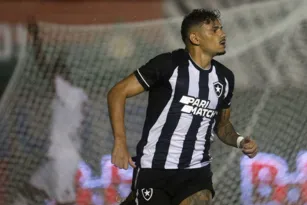 Imagem ilustrativa da imagem Atacante do Botafogo é punido em oito jogos por agressão em juiz