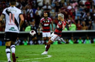 Imagem ilustrativa da imagem 'Compromisso grande', diz Vítor Pereira após vitória do Flamengo