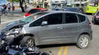 Imagem ilustrativa da imagem Colisão entre carro e moto complica o trânsito em Niterói